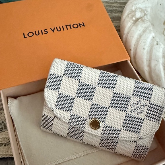 Louis vuitton victorine wallet- excellent condition - Picture 1 of 4